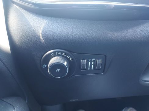 Used 2022 Jeep Compass Trailhawk w/ Trailhawk Convenience Group AWD/4WD image 23