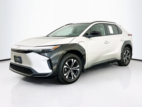 Used 2024 Toyota bZ4X XLE w/ Weather Package image 3