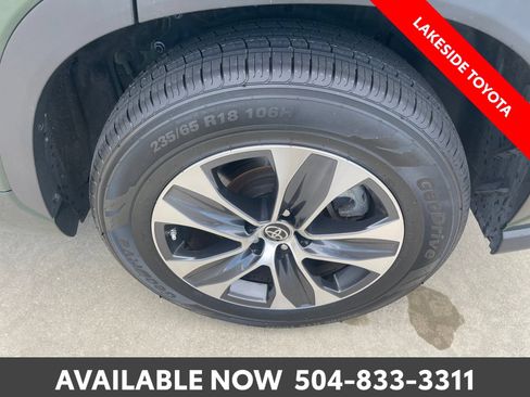 Certified 2024 Toyota Highlander XLE FWD image 14