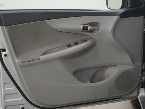 Used 2012 Toyota Corolla LE image 19