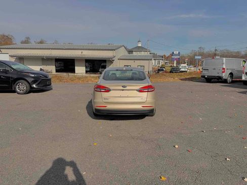 Used 2019 Ford Fusion SE image 6