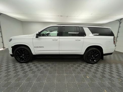 Used 2022 Chevrolet Suburban RST w/ Sport Performance Package image 12