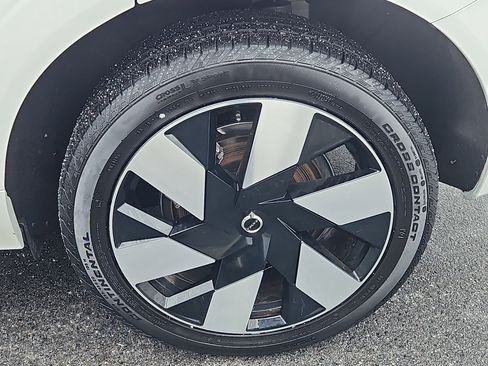 Used 2025 Volvo XC60 T8 Plus w/ Protection Package Premier image 30