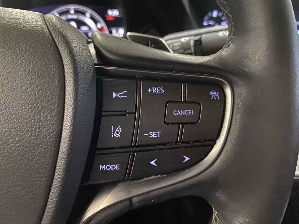 Used 2019 Lexus LS 500 w/ Accessory Package (Z2) RWD image 11