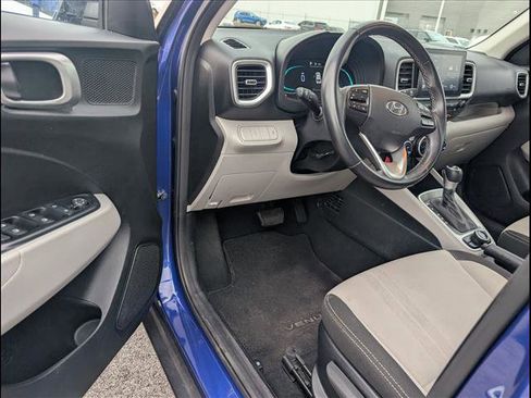 Used 2023 Hyundai Venue SEL image 6