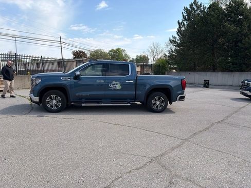 Used 2024 GMC Sierra 1500 SLT w/ SLT Convenience Package AWD/4WD image 5
