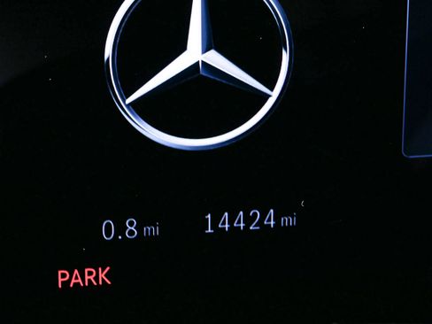 Used 2025 Mercedes-Benz GLS 450 4MATIC image 9