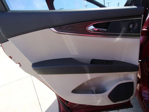 Used 2019 Lincoln Nautilus Reserve image 44