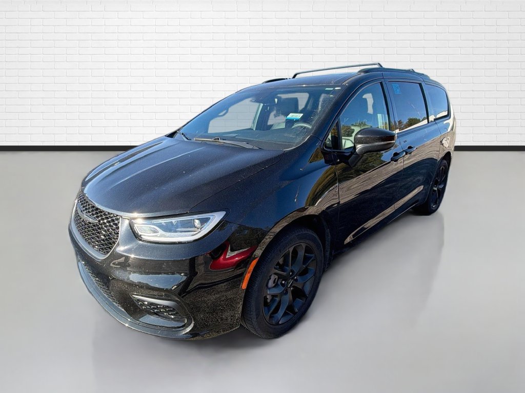 Used 2023 Chrysler Pacifica Touring-L w/ Uconnect Theater Family Group AWD/4WD image 5