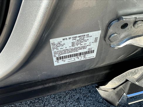 Used 2023 Ford Explorer Limited image 37