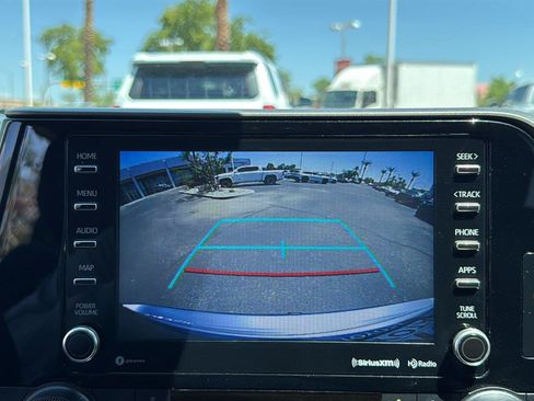 Used 2021 Toyota Highlander LE FWD image 22