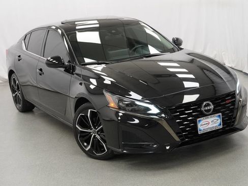 Used 2024 Nissan Altima 2.5 SR w/ SR Premium Package FWD image 36