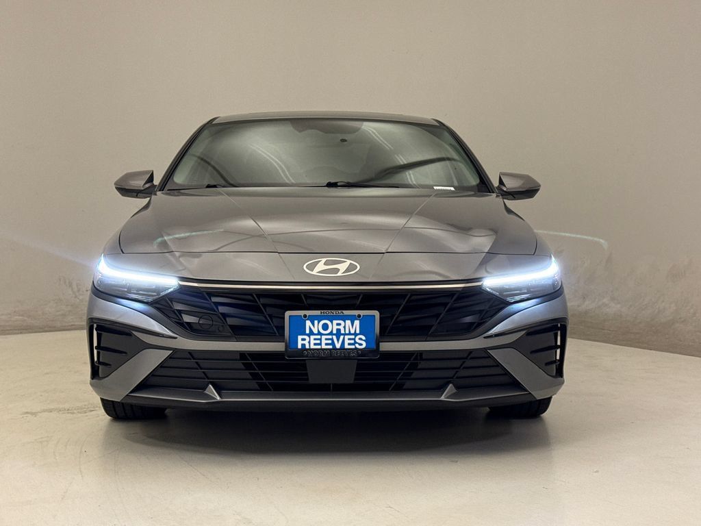 Used 2026 Hyundai Elantra Limited FWD image 3