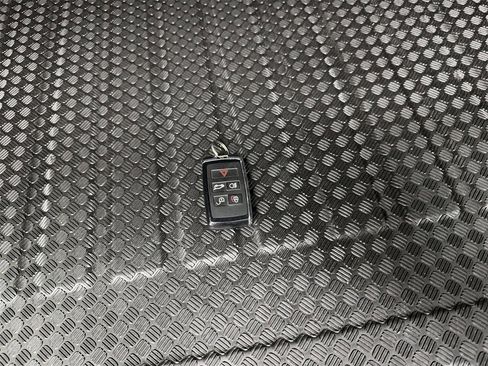 Used 2025 Land Rover Defender 110 S image 80