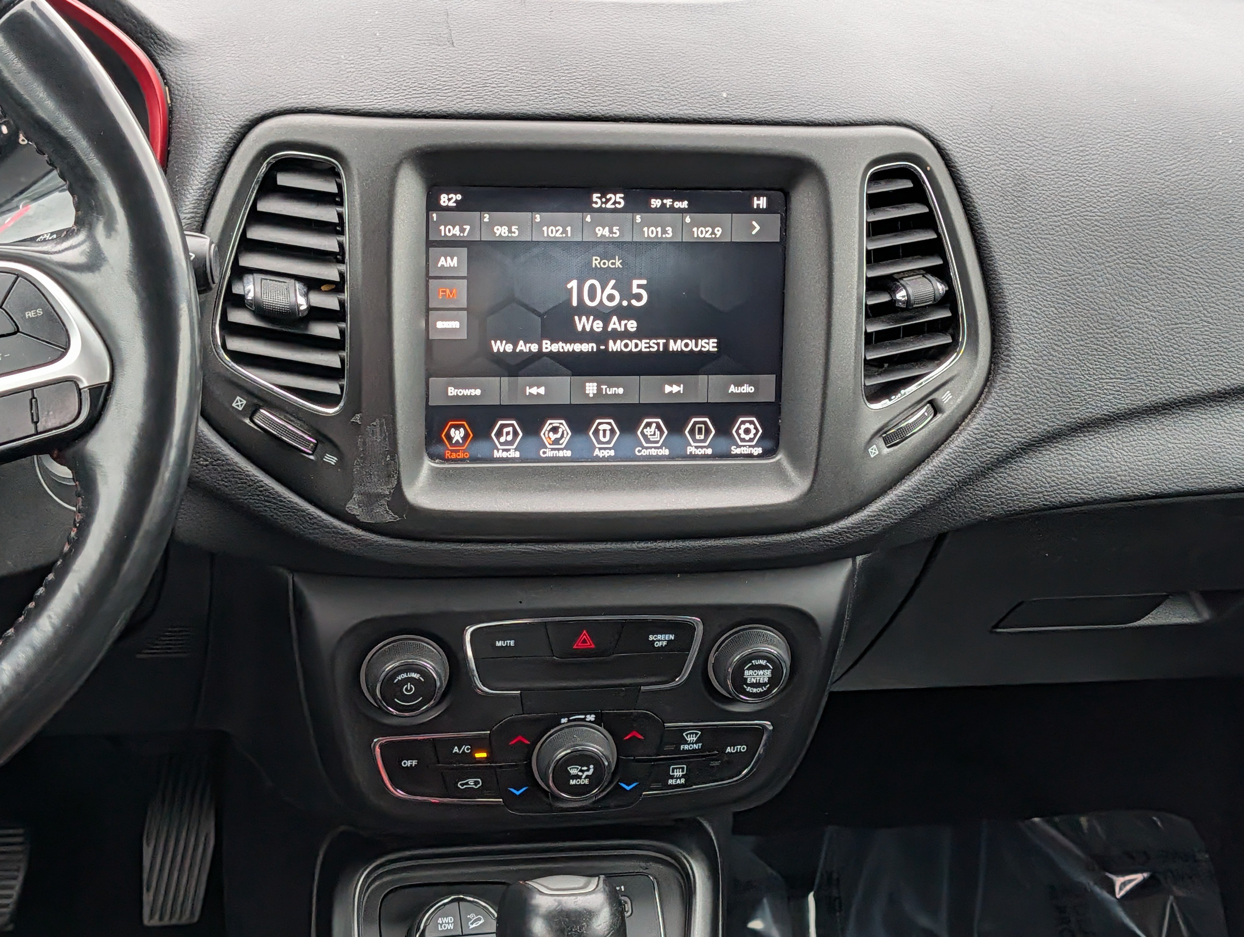 Used 2019 Jeep Compass Trailhawk w/ Cold Weather Group AWD/4WD image 15