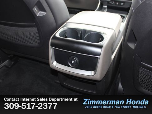 Used 2025 Kia Carnival image 10