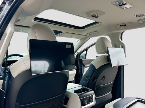 New 2025 Kia Carnival SX image 4