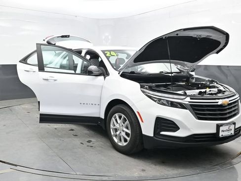 Used 2024 Chevrolet Equinox LS FWD image 44