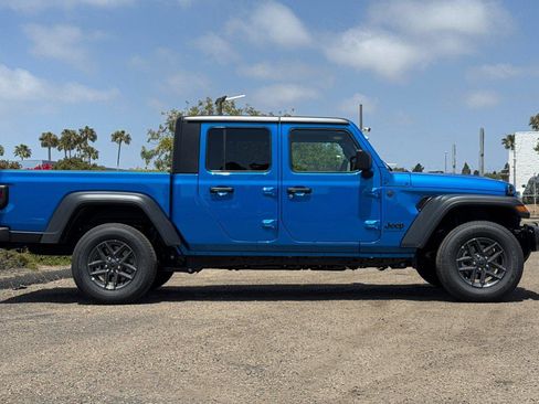 New 2025 Jeep Gladiator Sport image 3