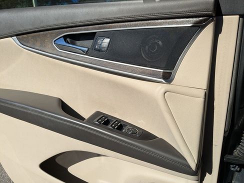 Used 2017 Lincoln MKX Reserve w/ Lincoln MKX Climate Package image 12