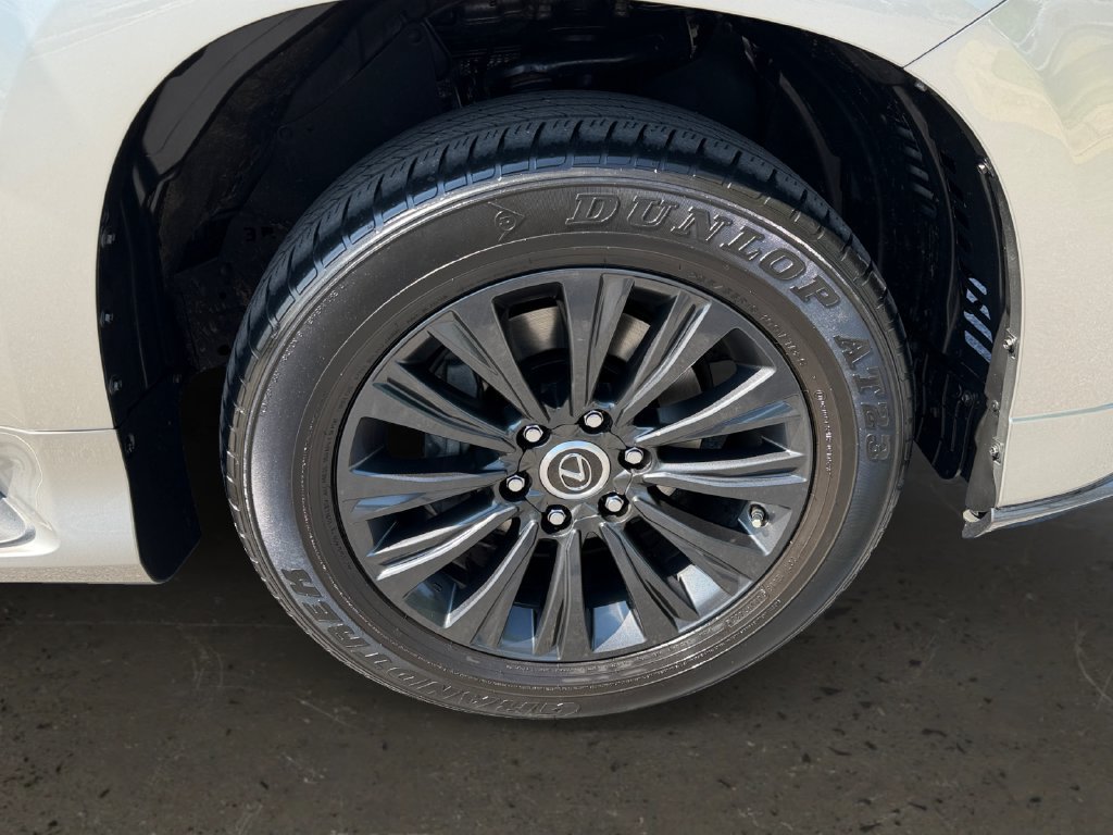 Used 2023 Lexus GX 460 Luxury w/ Sport Design Package AWD/4WD image 27