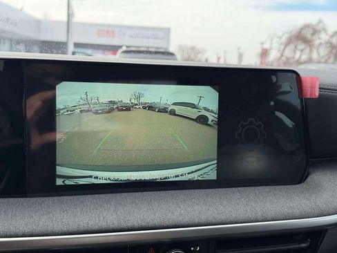 Certified 2025 Nissan Kicks SV image 26