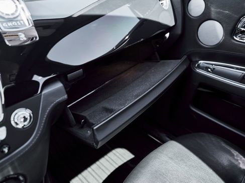 Used 2014 Rolls-Royce Ghost RWD image 86