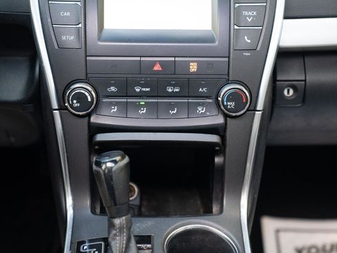 Used 2016 Toyota Camry SE w/ Moonroof Package FWD image 28