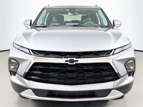 Certified 2025 Chevrolet Blazer LT w/ Convenience Package image 2
