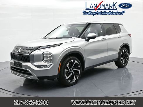 Used 2024 Mitsubishi Outlander SE image 1