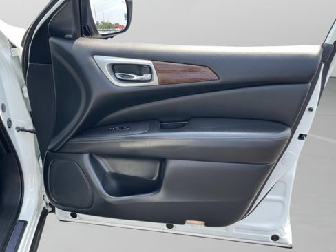 Used 2018 Nissan Pathfinder Platinum FWD image 19