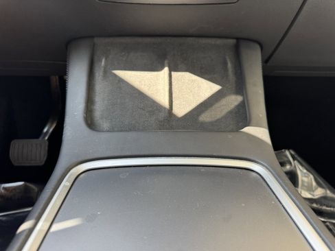 Used 2022 Tesla Model Y Long Range image 24