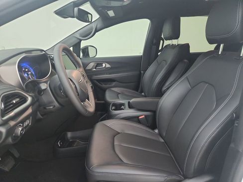 New 2026 Chrysler Pacifica Select image 19