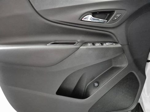 Used 2019 Chevrolet Equinox LT w/ Sun & Navigation Package image 13