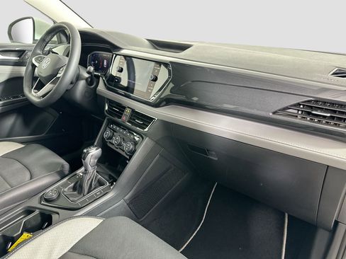 Used 2022 Volkswagen Taos SEL image 28