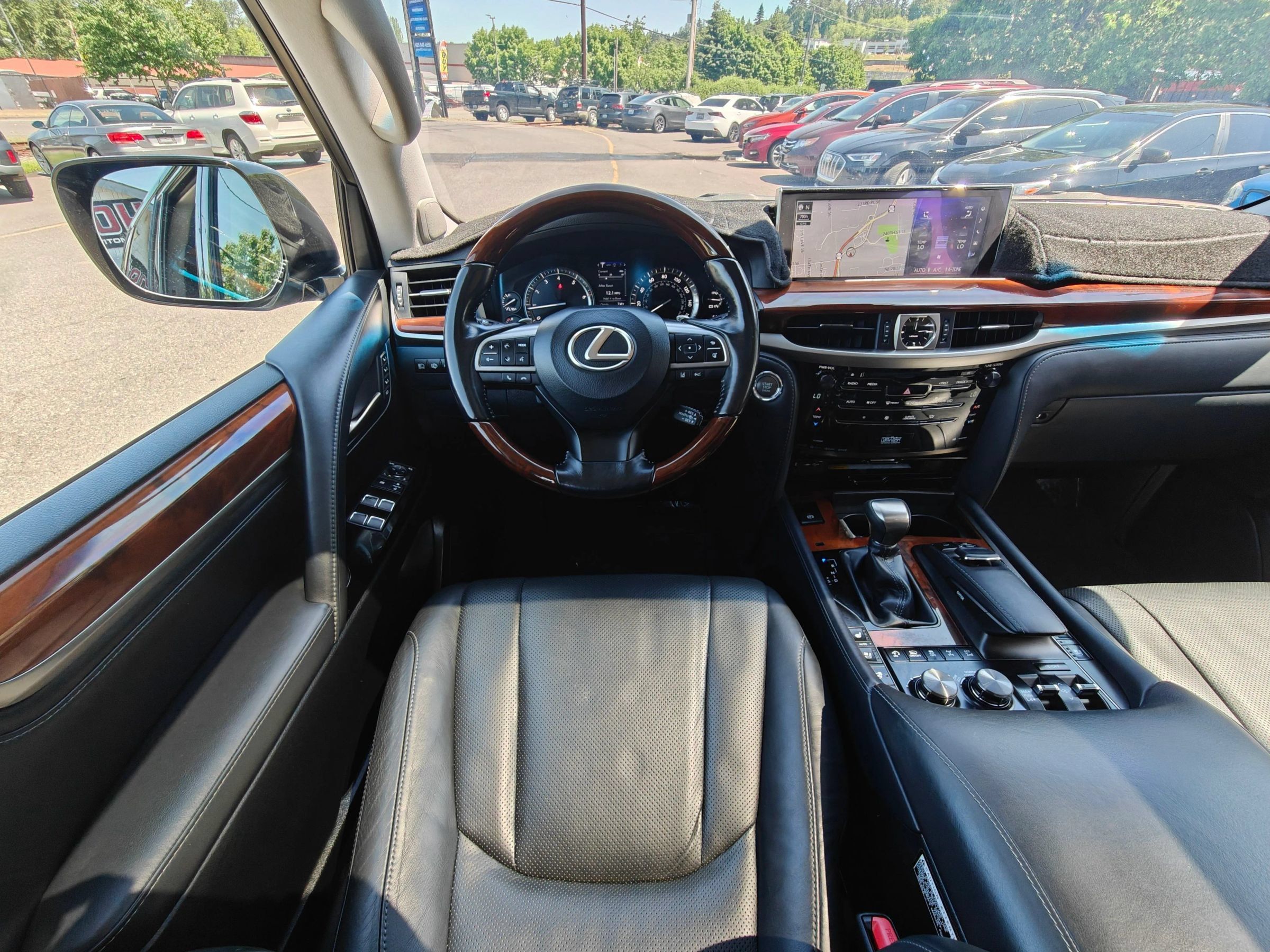 Used 2018 Lexus LX 570 4WD image 16