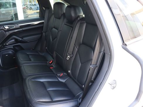 Used 2018 Porsche Cayenne Platinum Edition image 44