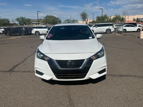 Certified 2021 Nissan Versa SV FWD image 2