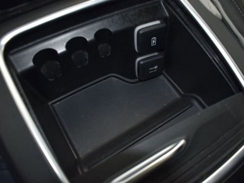 Used 2023 Chrysler Pacifica Limited image 27