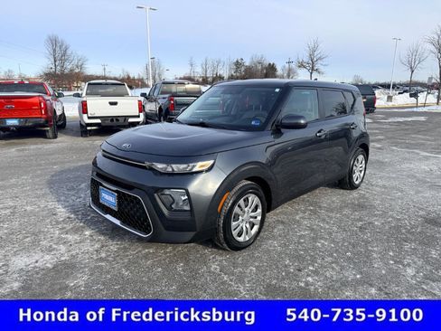 Used 2021 Kia Soul LX image 2