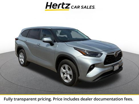 Used 2025 Toyota Highlander LE FWD image 1