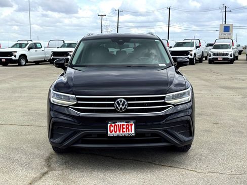 Used 2022 Volkswagen Tiguan SE image 3