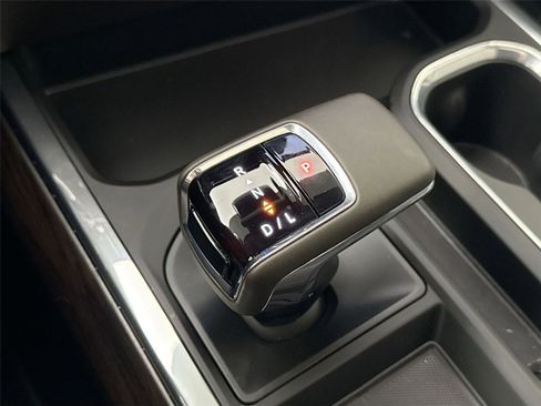 Used 2024 GMC Sierra 1500 SLT w/ SLT Premium Plus Package image 27