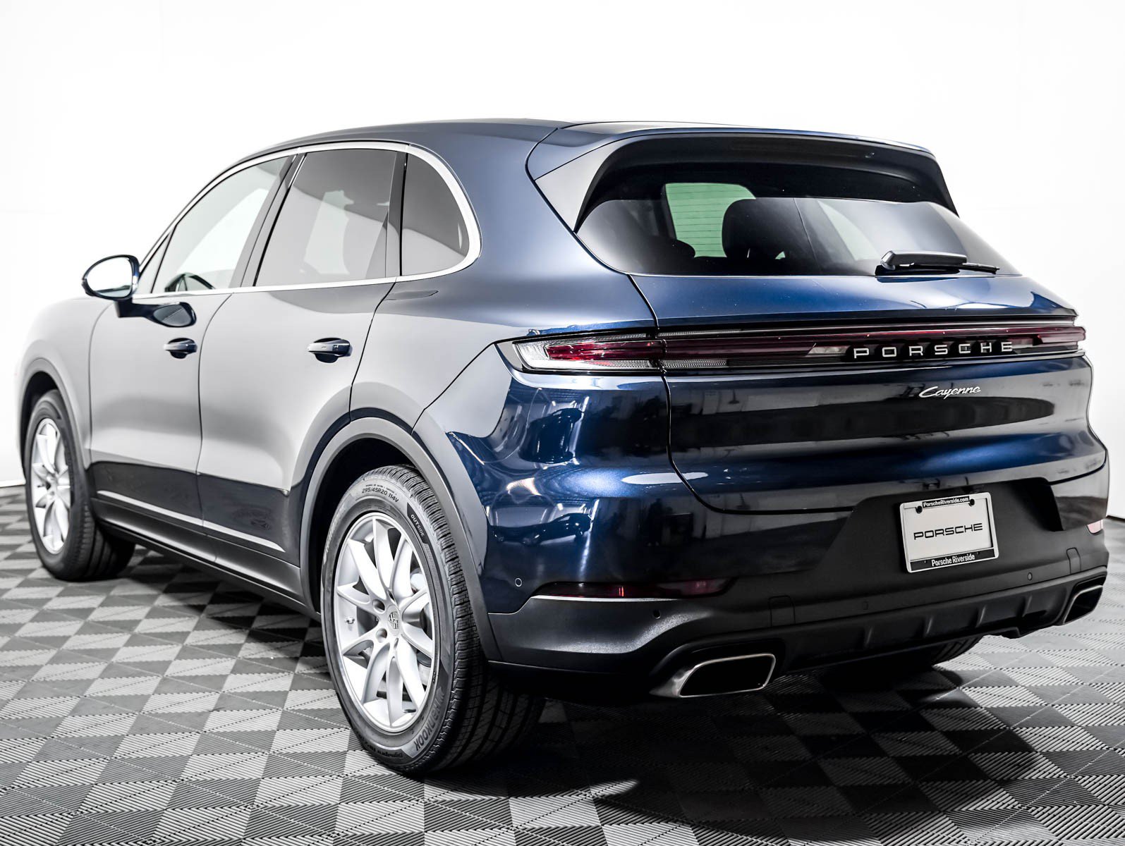 Certified 2024 Porsche Cayenne w/ Premium Package Plus (PFM) AWD/4WD image 3