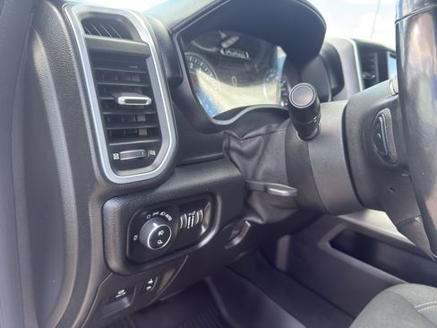 Used 2019 RAM 1500 Big Horn AWD/4WD image 14