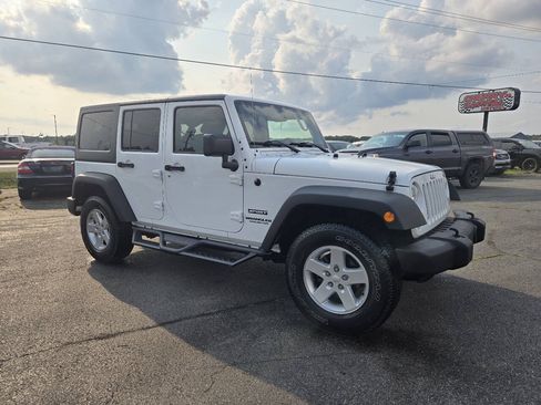 Used 2017 Jeep Wrangler Unlimited Sport w/ Quick Order Package 24S AWD/4WD image 2
