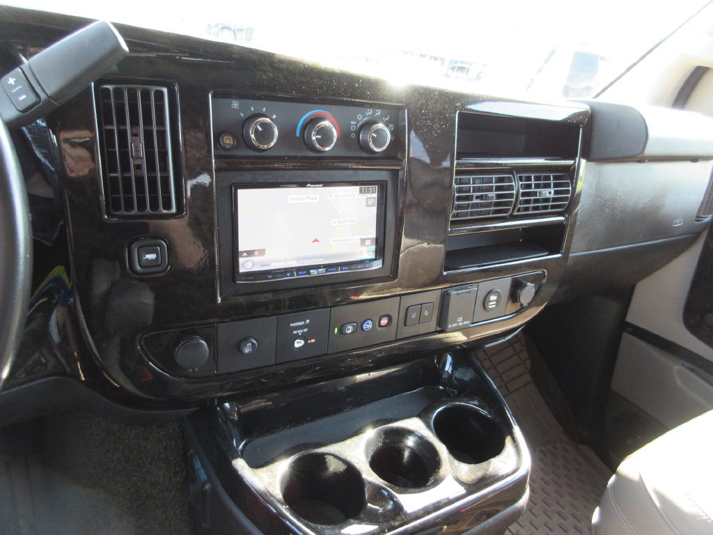 Used 2020 Chevrolet Express 2500 w/ Enhanced Convenience Package RWD image 30