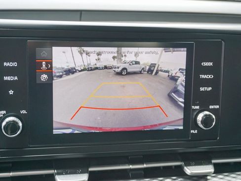 Used 2024 Kia Carnival LX FWD image 24