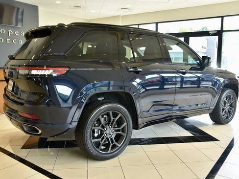 Used 2023 Jeep Grand Cherokee 30th Anniversary AWD/4WD image 6