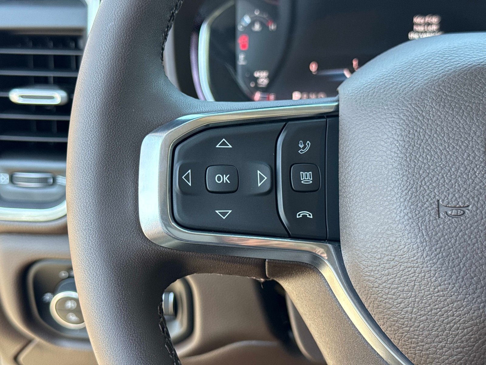 Certified 2025 RAM 2500 Laramie AWD/4WD image 31